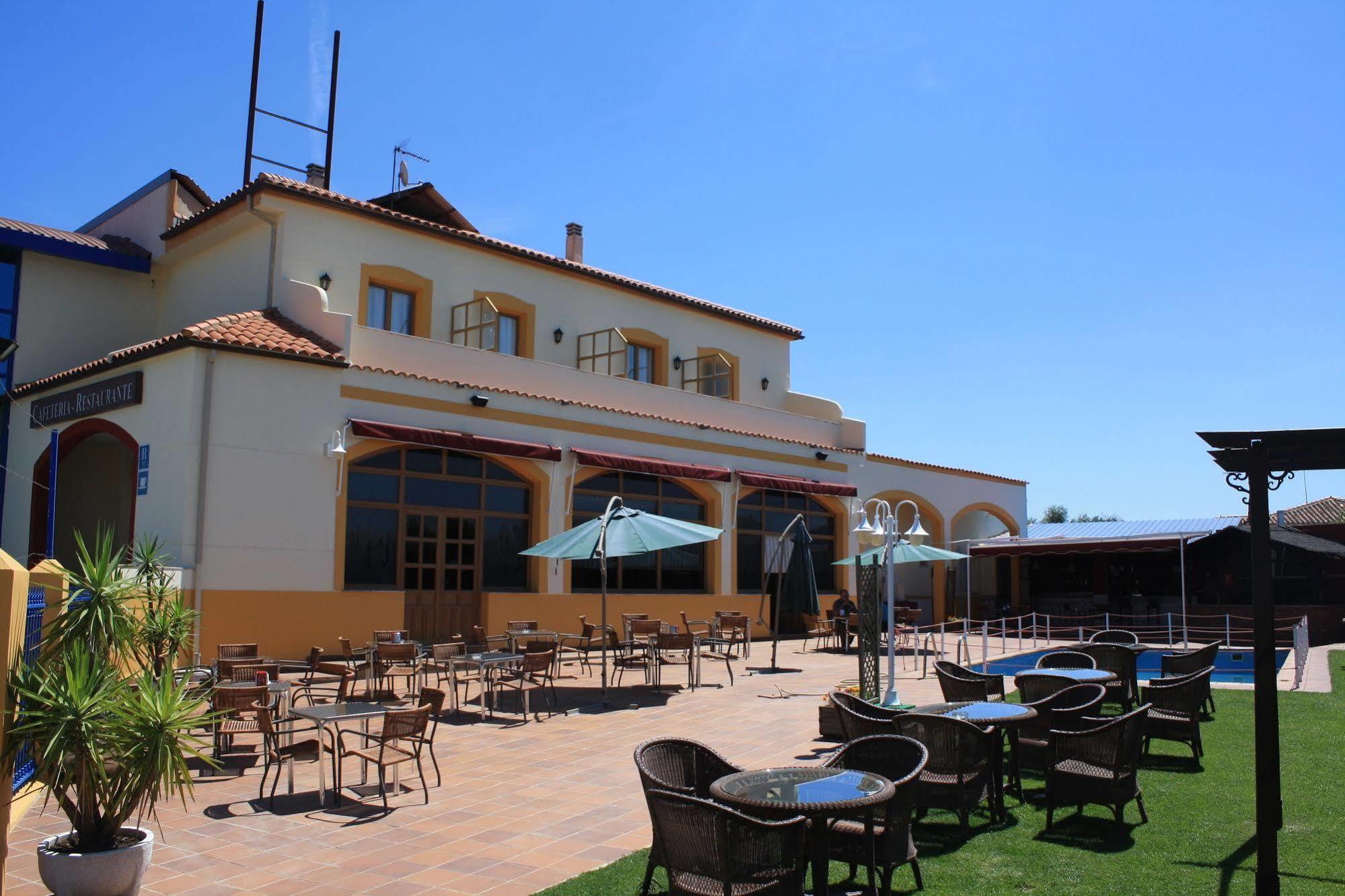 Hotel Los Barruecos Malpartida de Caceres Exterior photo